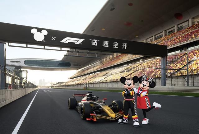 开云-当米奇闯入F1：全新赛车主题形象上海首秀，唯一双IP城市这样“奇速联动”